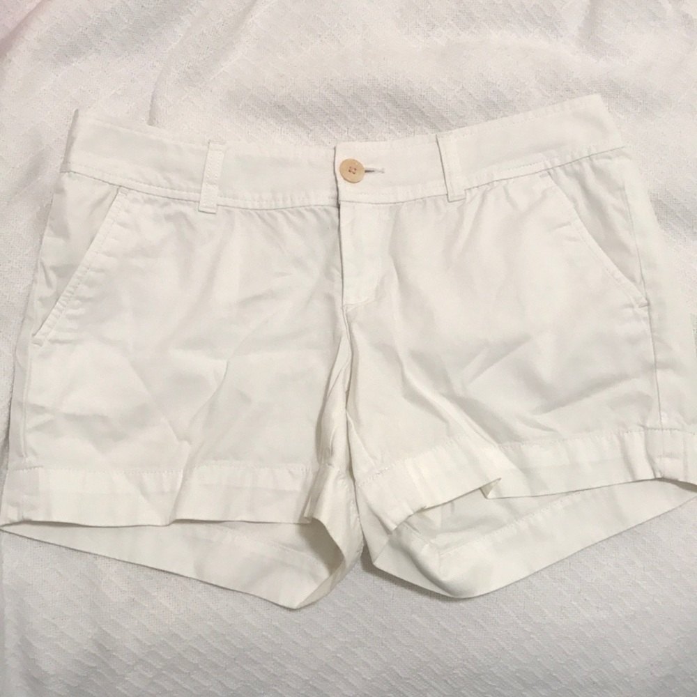 White Lilly Pulitzer Shorts 💕🌴 Size 8 - Like New